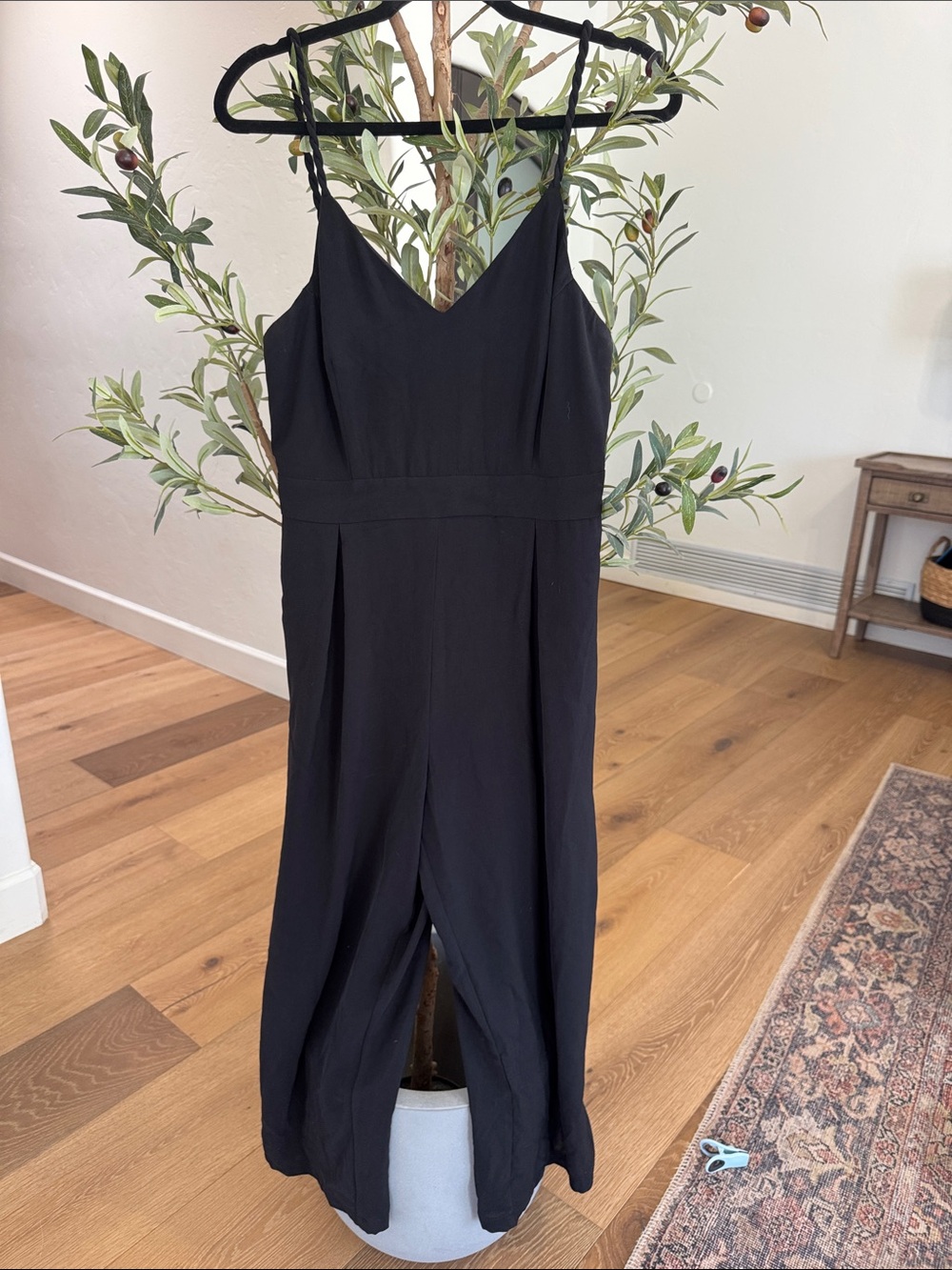 Classic Black V-Neck Sleeveless Jumpsuit